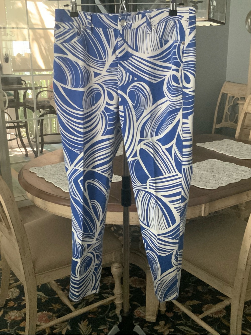 Chico’s Size 1.5 So Slimming Blue & White Printed Jeans.